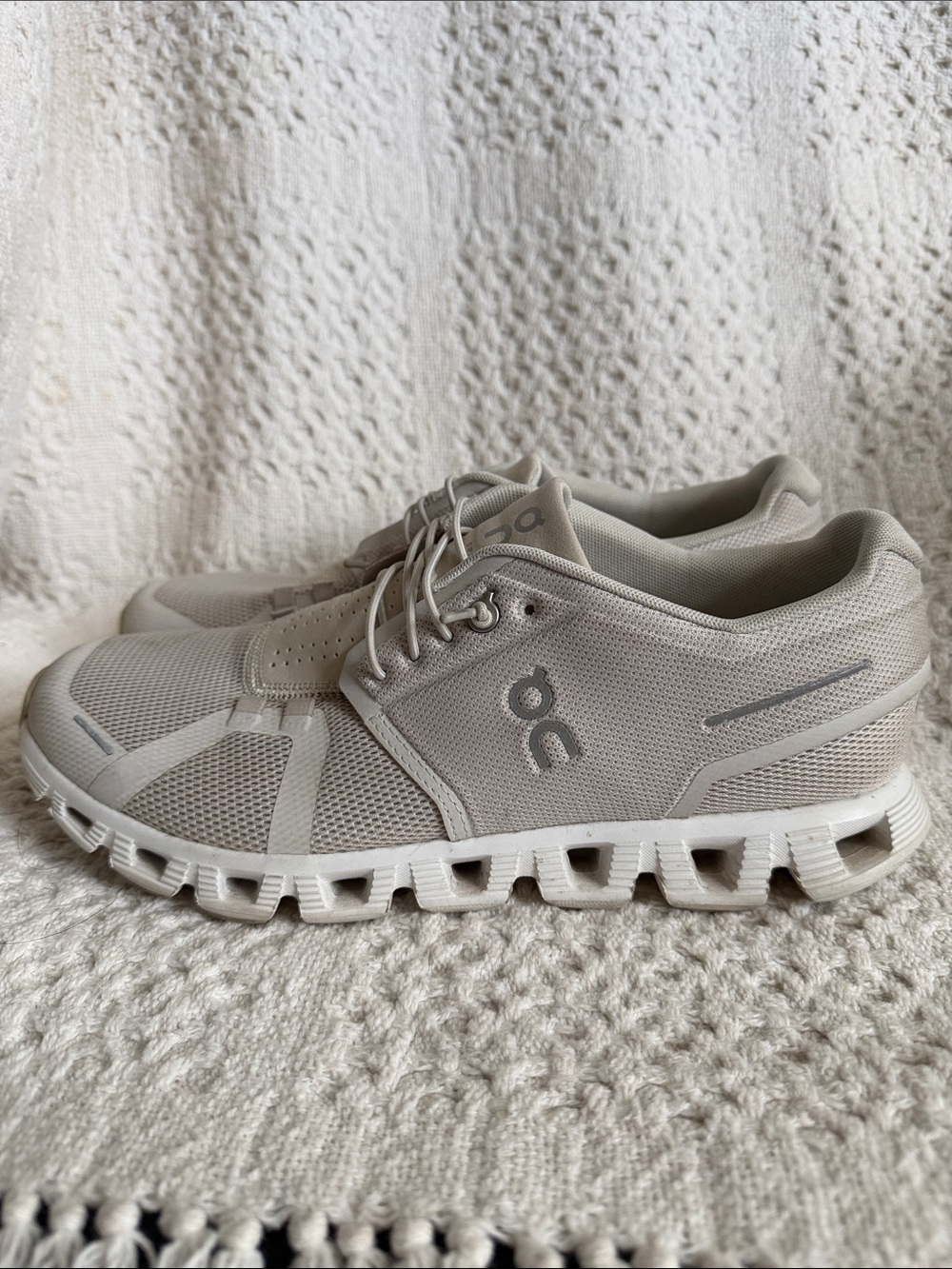 On Cloud Women’s size 10
